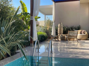 3-bedroom beach villa with a pool in Green Coast Palase